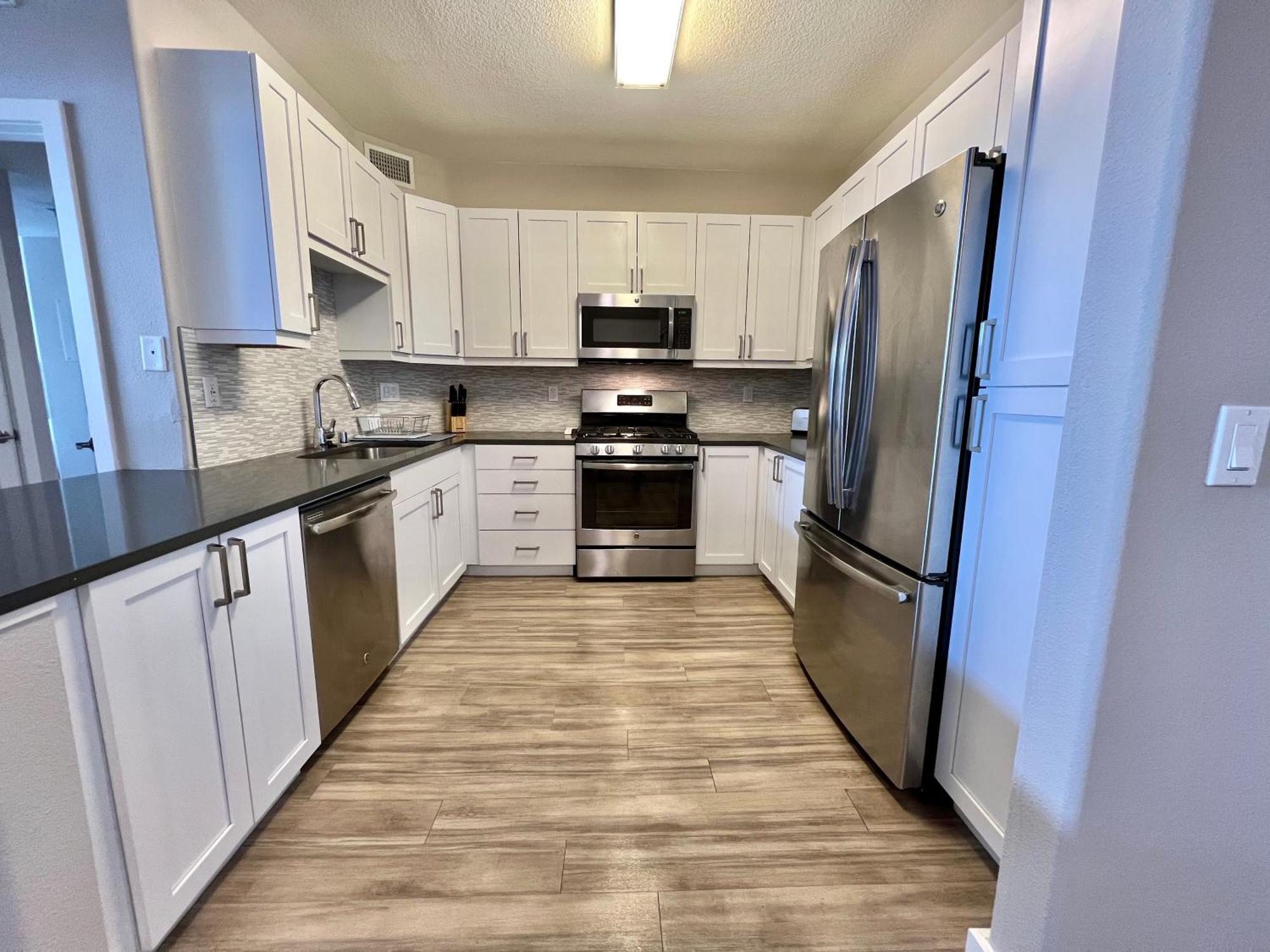 Spacious 2 Bedroom 2 Bathroom In Gated Community Aparthotel Los Angeles